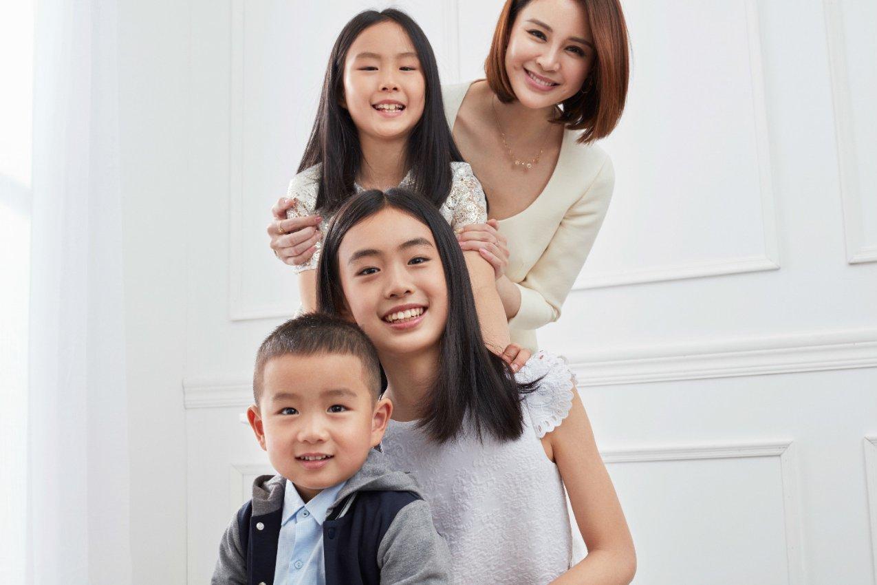为了救人,他徒手破窗!